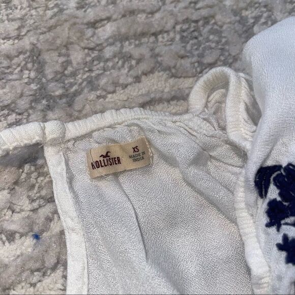 🏷️ 5 for $25 - HOLLISTER Off the Shoulder Embroidered Floral Top - Picture 5 of 7